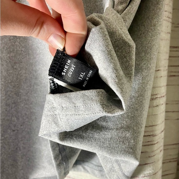 SHEIN Curve 1X Lace Embellished Short Sleeve Tee - Picture 4 of 6